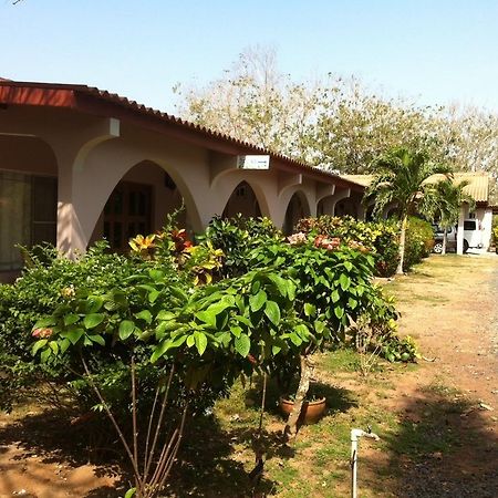 Casa Loma Hotel Pedasi Town Exterior photo