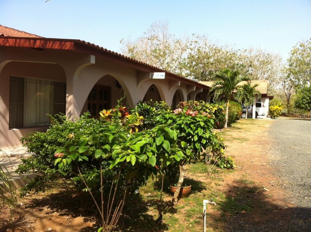 Casa Loma Hotel Pedasi Town Exterior photo